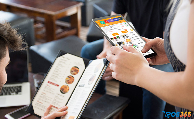 Order tại b&agrave;n gi&uacute;p kh&aacute;ch h&agrave;ng thoải m&aacute;i lựa chọn m&oacute;n v&agrave; y&ecirc;u cầu nh&acirc;n vi&ecirc;n tư vấn thực đơn