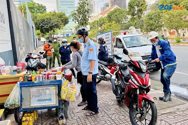 ai c&oacute; quyền tịch thu h&agrave;ng h&oacute;a b&aacute;n h&agrave;ng rong