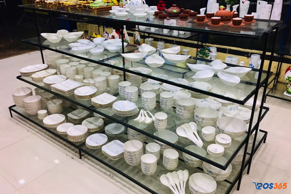 Trưng b&agrave;y b&ecirc;n phải