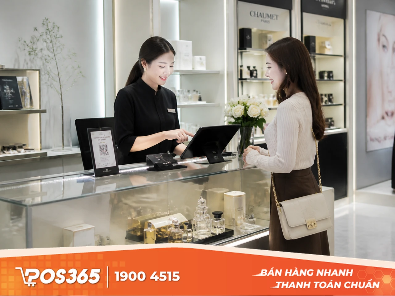 Bàn tính tiền mặt kính sang trọng
