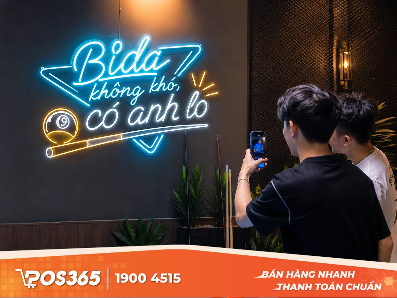 Bảng hiệu Neon Sign với slogan cá tính hoặc quote hài hước