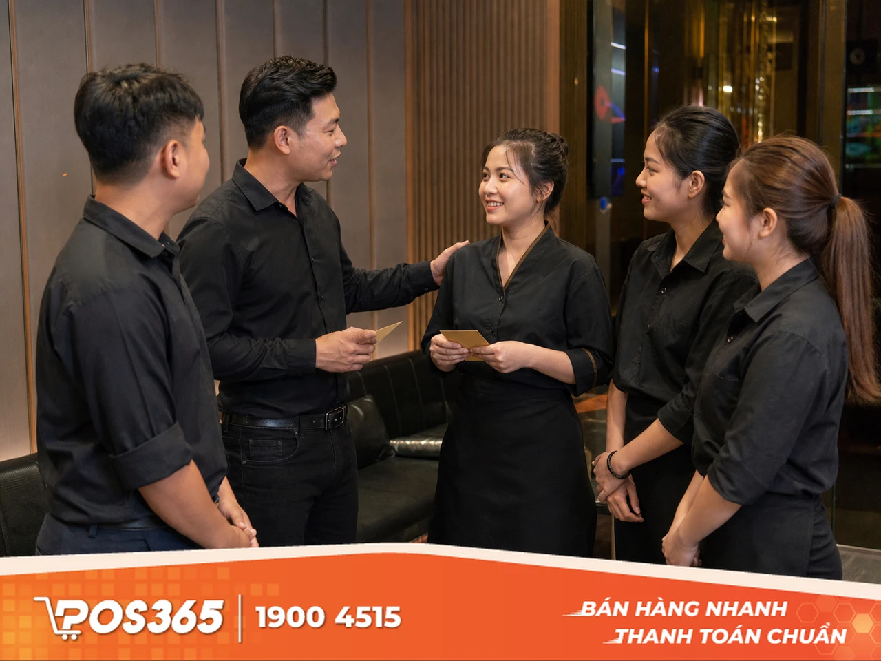Khen ngợi kết quả cụ thể và sự nỗ lực, tránh khen chung chung