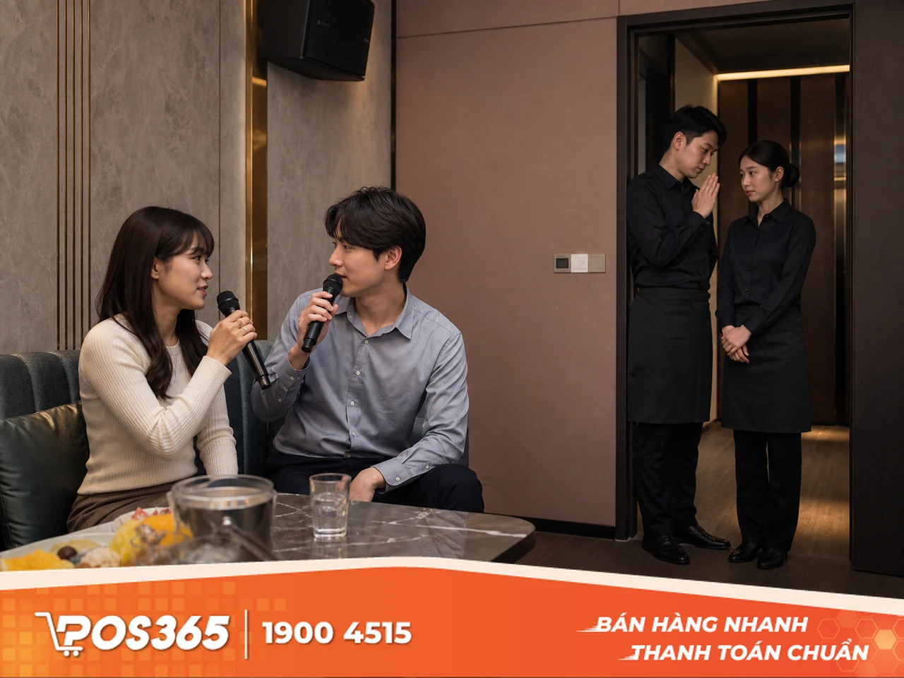 Tỏ thái độ "chê" giọng hát hoặc soi mói riêng tư của khách